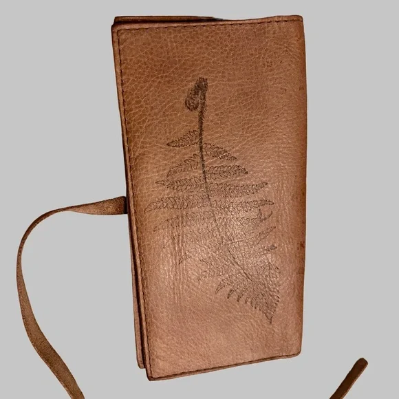 Handmade Taupe Leather Wallet with Fern Leaf Print - Picture 3 of 7